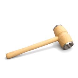 Ciocanul din lemn pentru carne, realizat din lemn de fag, cu lungimea de 29 cm și capete metalice pe ambele părți, permite frăgezirea cărnii într-un mod confortabil și eficient.