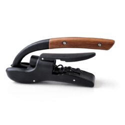 Tirbușon cu pârghie pentru vin cu mâner din lemn de nuc. Mecanismul cu pârghie permite deschiderea rapidă a sticlelor în unități HoReCa și acasă.