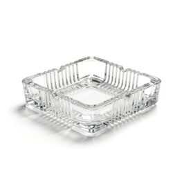 Scrumieră rotundă din sticlă Ø 15,5 × 5 cm, realizată din sticlă de calitate. Practică, rezistentă și ușor de întreținut, ideală pentru unități HoReCa.