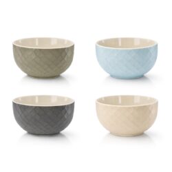 Bolul din porțelan Karo 550 ml, în set de 4 buc, atrage prin modelul fin în relief și culorile pastelate. Ideal pentru cereale, terci, supe și salate.