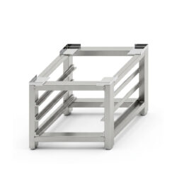 Suport pentru mașină de spălat vase 610 × 600 × 500 mm, cu spațiu pentru 3 coșuri 500 × 500 mm. Soluție practică pentru unități HoReCa.