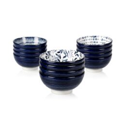 Boluri pentru servire Ø 9,5 cm, set 12 buc, cu model decorativ alb-albastru. Potrivite pentru sosuri, dipuri, dressinguri și garnituri mici.