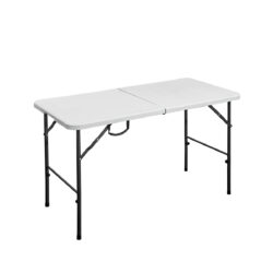 Masă pliabilă pentru catering 120 × 60 cm cu blat HDPE și construcție din oțel. Stabilă, pliabilă și potrivită pentru utilizare în interior și exterior.