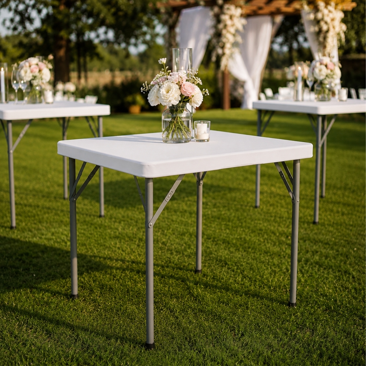 Husă elastică albă pătrată pentru masă 88x88 cm, ideală pentru unități HoReCa.