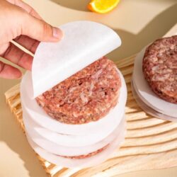 Hârtie pentru separarea burgerilor, 10 cm, 50 buc. Hârtia celulozică de 42 gsm previne lipirea chiftelelor, potrivită pentru preparare și congelare. Ambalaj igienic.️