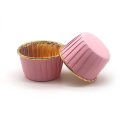 Set de 50 de forme de hârtie roz-aurii pentru muffin și cupcakes. Dimensiuni 5 × 3,8 × 3 cm. Elegante, rezistente și potrivite pentru cuptor.